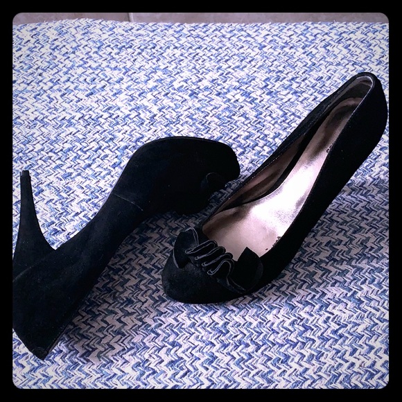 Express Suede Ruffle Heel - Picture 1 of 1
